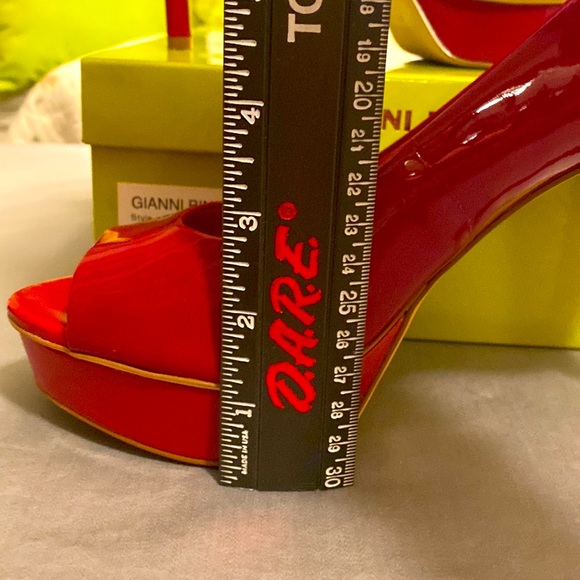 Gianni Bini Red Patent Leather Platform Stiletto Peep Toe Pumps New In Box 8M - Picture 6 of 13